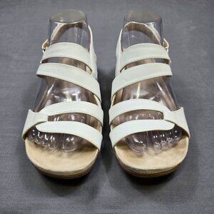 Baretraps Jenifer 8M White Strappy Sandals With Adjustable Backstrap